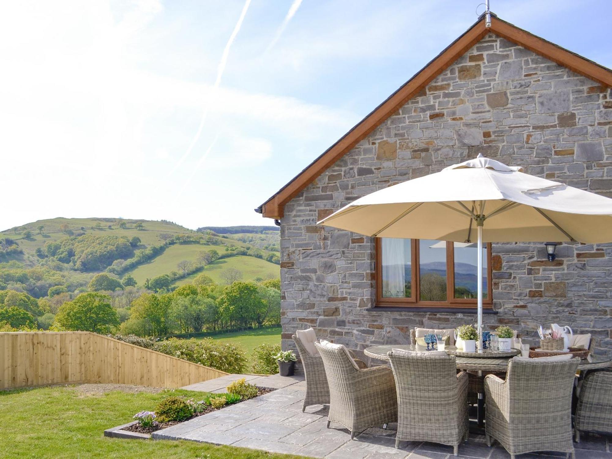 Maes Y Bryn Farmhouse Llanwrda Exterior photo