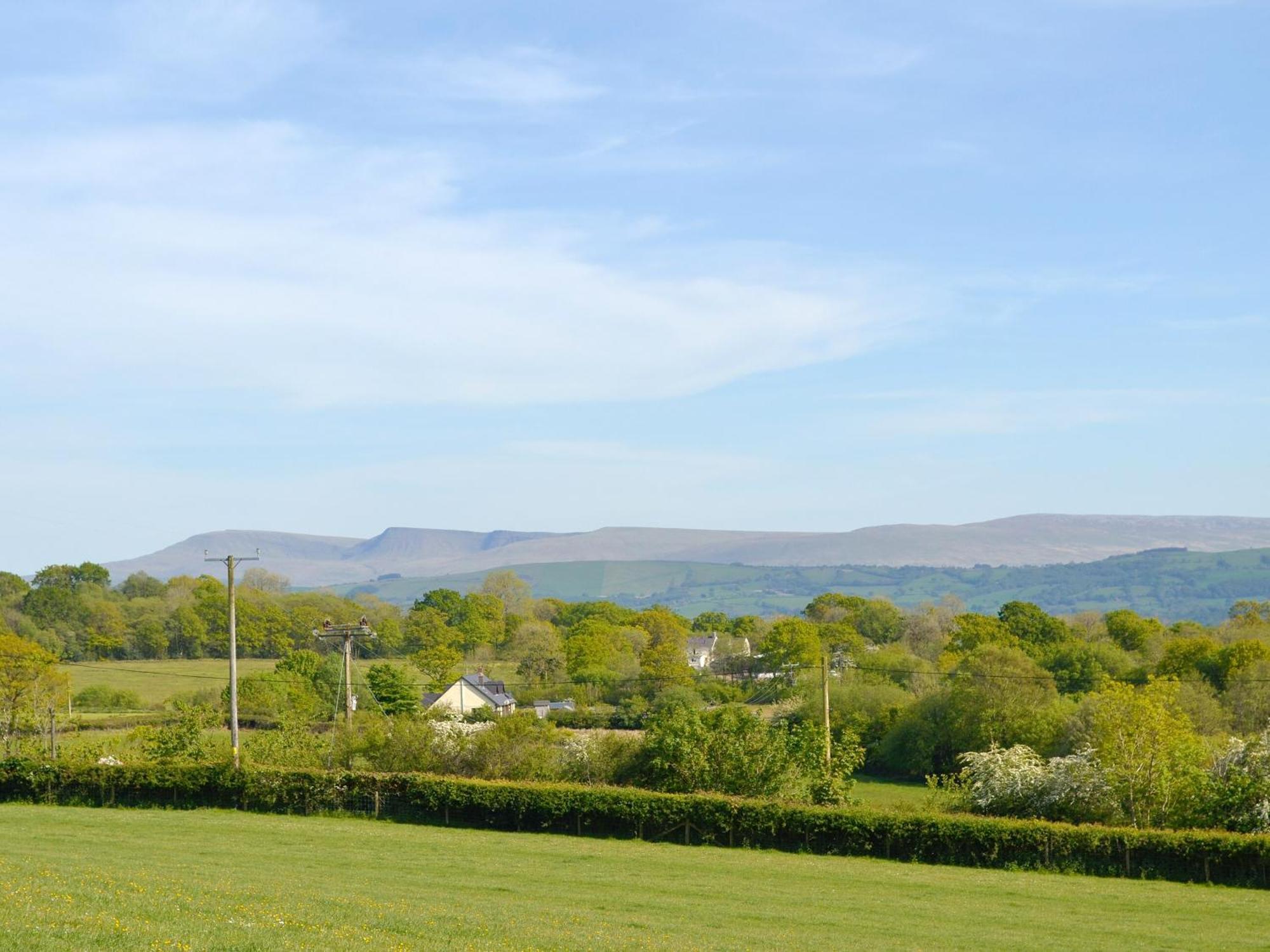 Maes Y Bryn Farmhouse Llanwrda Exterior photo